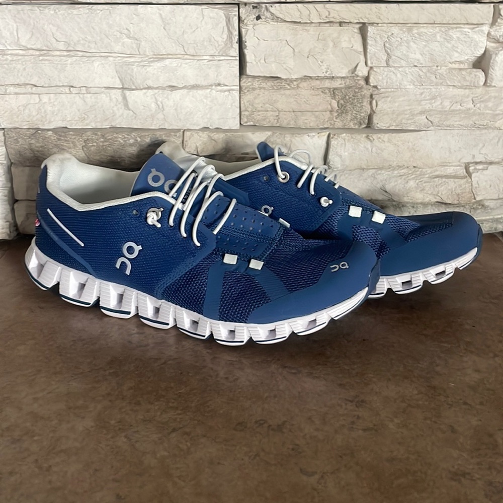 Womens On Cloud Size 9 Navy Running Shoe